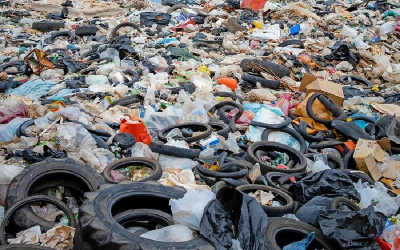 Sự yếu kém trong xử lý rác thải nguy hại có thể gây ra các vấn đề về môi trường và sức khỏe. (Ảnh minh họa: Internet)