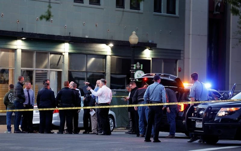 Cảnh sát có mặt tại hiện trường vụ xả súng vào sáng sớm ngày 3/4 (giờ địa phương) tại Sacramento, California, Mỹ. (Ảnh: Reuters)