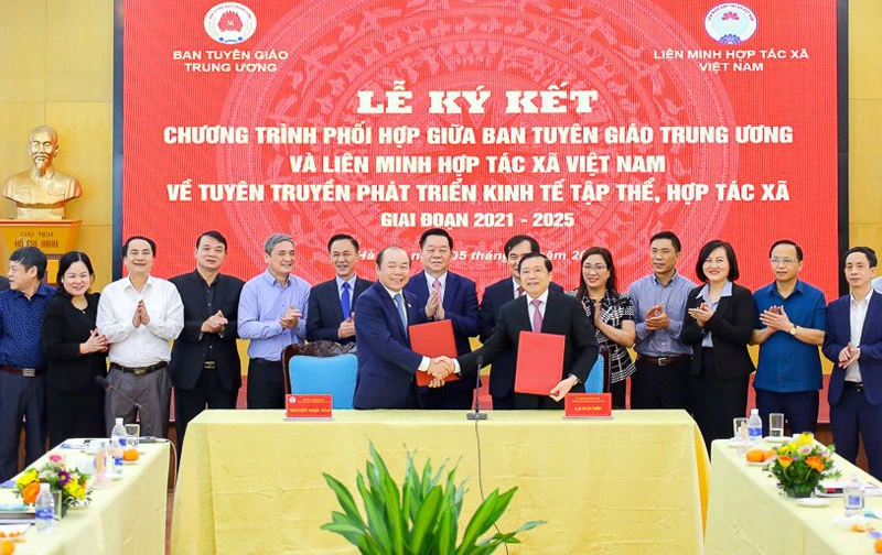 Lễ ký kết Chương trình phối hợp giữa Ban Tuyên giáo Trung ương và Liên minh Hợp tác xã Việt Nam.