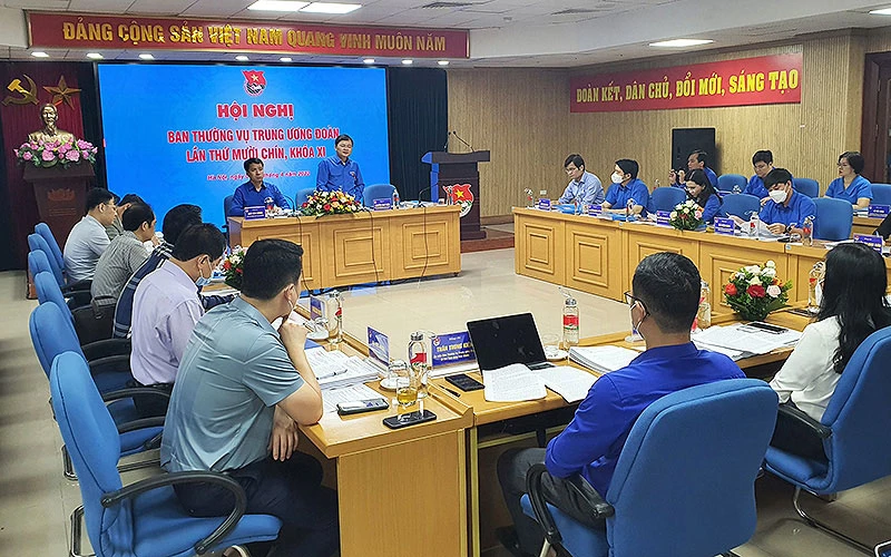 Đồng chí Nguyễn Anh Tuấn phát biểu ý kiến tại hội nghị.