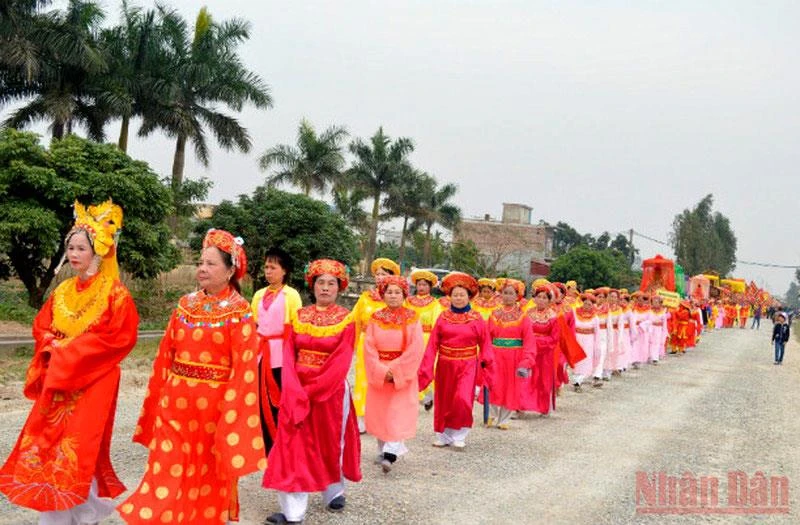 Nghi lễ rước Thánh mẫu trong Lễ hội đền Tiên La, tỉnh Thái Bình.