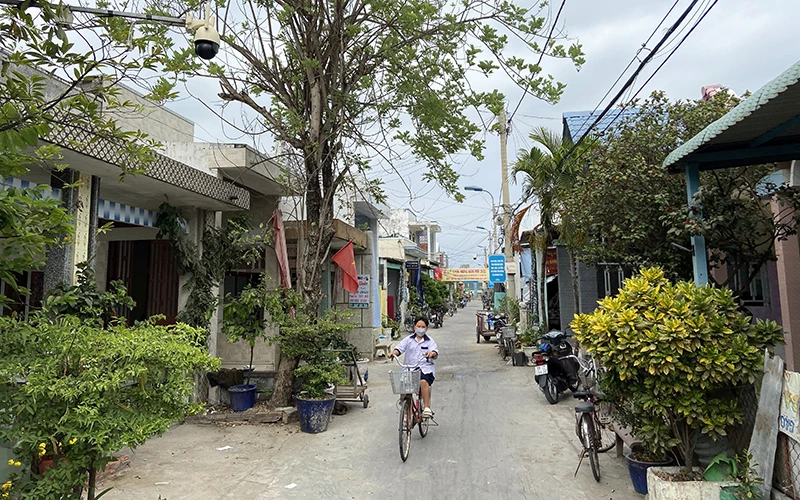 Camera an ninh được lắp đặt quanh xã đảo Thạnh An (huyện Cần Giờ, thành phố Hồ Chí Minh), giúp người dân yên tâm sinh sống, lao động sản xuất.