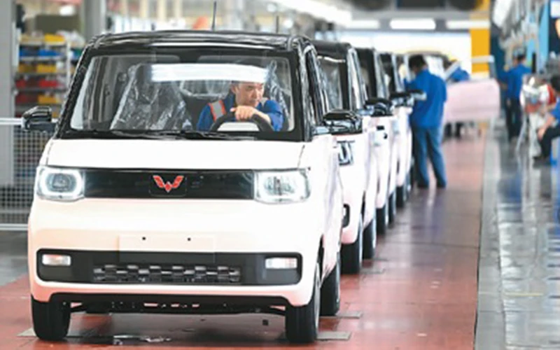 Dây chuyền sản xuất ô-tô năng lượng mới tại thành phố Liễu Châu. (Ảnh: Nhân Dân Nhật báo)