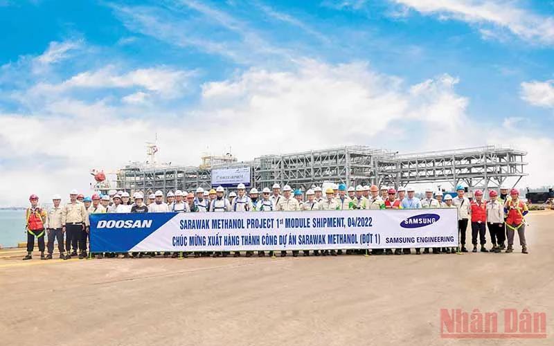 Lễ xuất xưởng 9 mô-đun đầu tiên của dự án Sarawak Methanol tại cảng chuyên dụng của Doosan Vina.