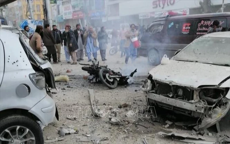 Hiện trường đổ nát sau vụ đánh bom liều chết nhằm vào cảnh sát tại thành phố Quetta, thủ phủ tỉnh Balochistan, miền tây nam Pakistan, ngày 17/2/2020. (Ảnh: IRNA/TTXVN)