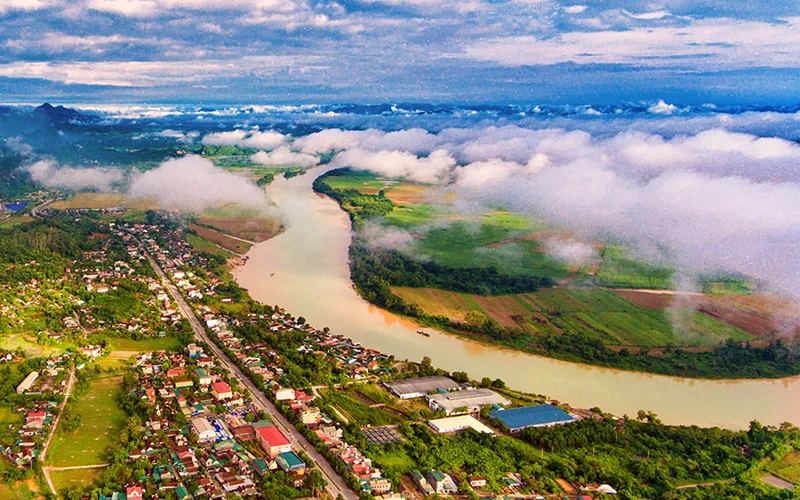 Lưu vực sông Cả, đoạn chảy qua huyện Anh Sơn, tỉnh Nghệ An. (Ảnh QUANG DŨNG)