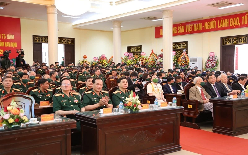 Các đại biểu dự buổi gặp mặt Kỷ niệm 75 năm Ngày truyền thống lực lượng vũ trang tỉnh Nam Định.