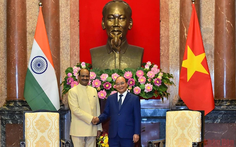 Chủ tịch nước Nguyễn Xuân Phúc tiếp Chủ tịch Hạ viện Cộng hòa Ấn Độ Om Birla đang thăm chính thức Việt Nam. (Ảnh: THỦY NGUYÊN)