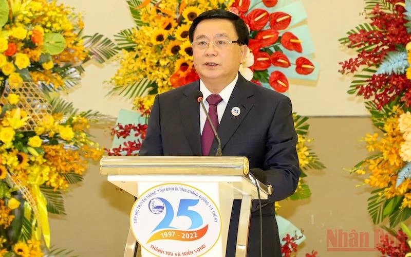 GS, TS Nguyễn Xuân Thắng phát biểu ý kiến tại hội thảo. 