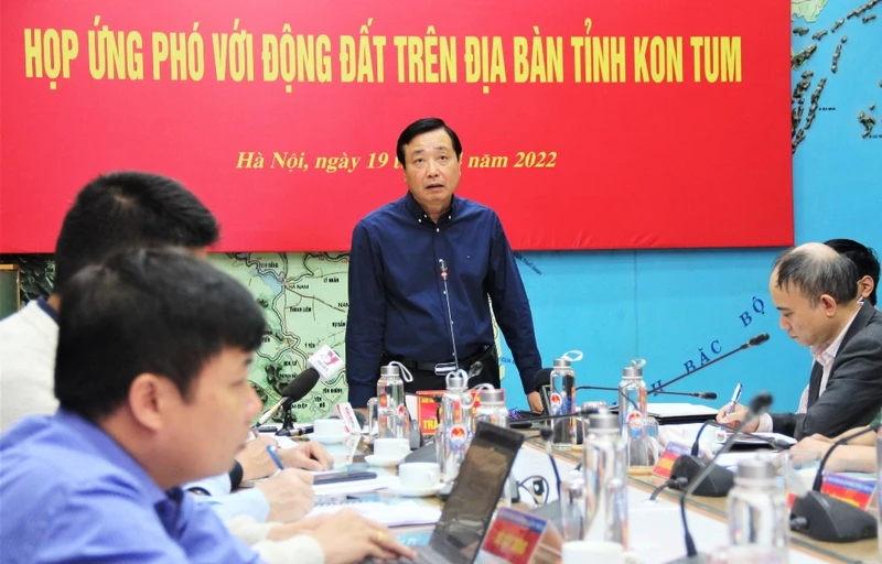  ông Trần Quang Hoài, Tổng cục trưởng Tổng cục Phòng chống thiên tai chủ trì cuộc họp.