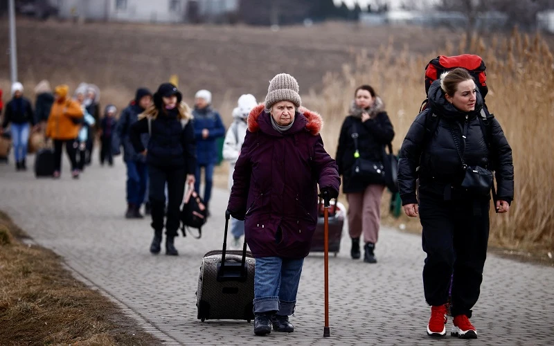 Người tị nạn Ukraine sơ tán tránh xung đột sang Medyka, Ba Lan ngày 4/3/2022. (Ảnh: Reuters)