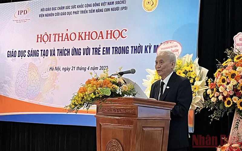 Nhà giáo nhân dân, PGS, TS, BS Nguyễn Võ Kỳ Anh phát biểu tại hội thảo.
