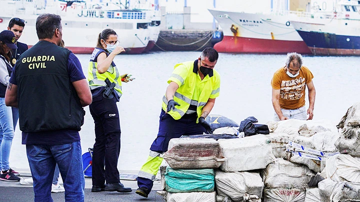 Gần ba tấn cocaine bị thu giữ tại cảng Canary. Ảnh: REUTERS