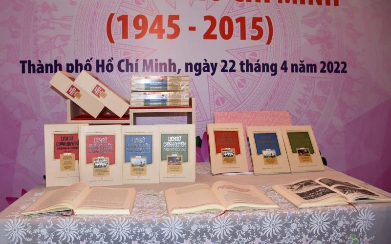 Bộ sách “Lịch sử chính quyền Thành phố Hồ Chí Minh (1945-2015)”.
