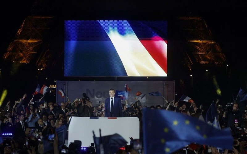 Tổng thống Pháp đương nhiệm Emmanuel Macron trong cuộc gặp những người ủng hộ, sau khi giành chiến thắng trong cuộc bầu cử Tổng thống Pháp vòng 2 tại Paris, tối 24/4/2022. (Ảnh: Reuters)