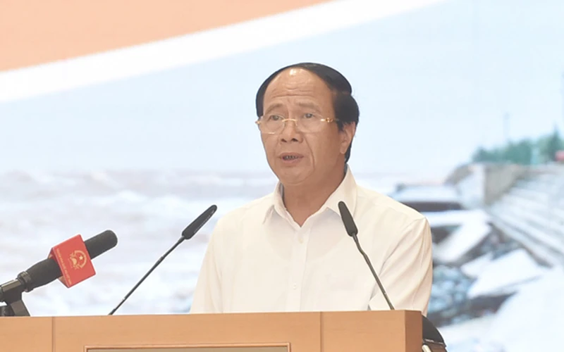 Phó Thủ tướng Lê Văn Thành phát biểu tại hội nghị. 