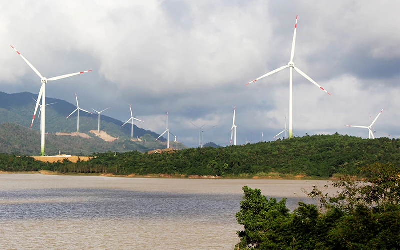Một trong những công trình điện gió tại huyện Hướng Hóa, tỉnh Quảng Trị.