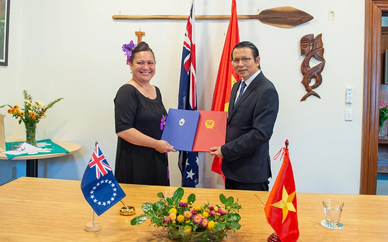 Việt Nam và Quần đảo Cook ký Thông cáo chung thiết lập quan hệ ngoại giao. 