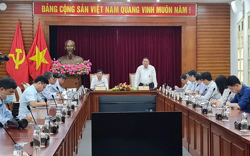 Bộ trưởng Văn hóa, Thể thao và Du lịch Nguyễn Văn Hùng chủ trì buổi làm việc. 