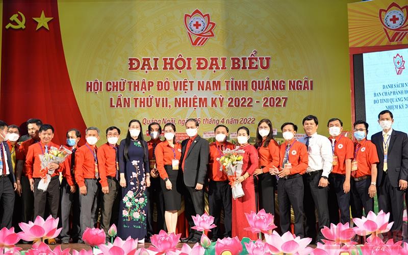 Ban Chấp hành Hội Chữ thập đỏ tỉnh Quảng Ngãi khóa VII, nhiệm kỳ 2022-2027 ra mắt Đại hội. 