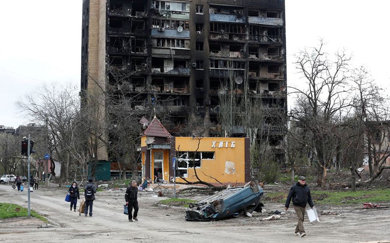 Hiện trạng một tòa chung cư tại TP Mariupol, Ukraine, ngày 21/4. (Ảnh: Reuters)