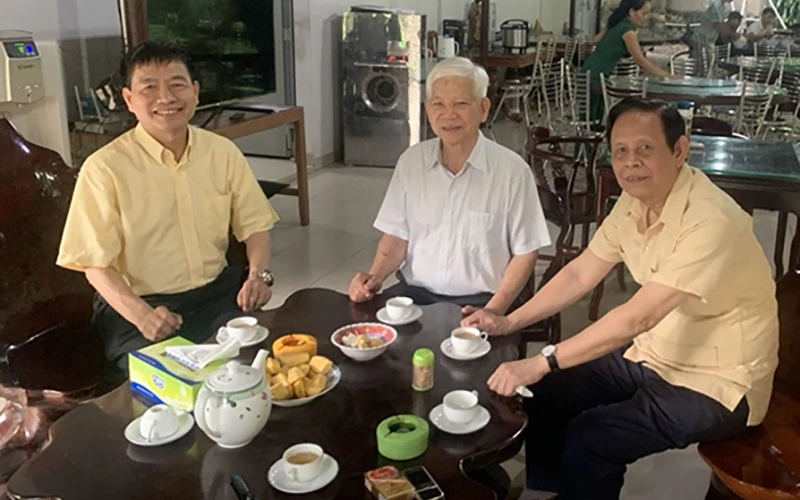 Ngày 29/4/2019, anh Sáu Phong (Nguyễn Minh Triết, nguyên Ủy viên Bộ Chính trị, nguyên Bí thư Thành ủy TP Hồ Chí Minh, nguyên Chủ tịch nước) trò chuyện với tác giả về những kỷ niệm với người làm báo Đảng.