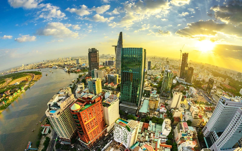 Thành phố Hồ Chí Minh đứng thứ 3 trong danh sách 10 điểm đến có lượng khách quốc tế đặt vé máy bay tới đông nhất tại Đông Nam Á trong năm 2022.