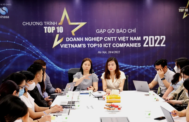 Gặp gỡ báo chí giới thiệu về Chương trình “Top 10 Doanh nghiệp CNTT Việt Nam 2022”.