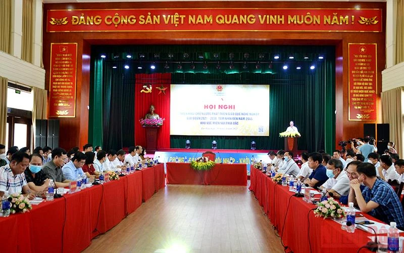 Hội nghị Chiến lược phát triển giáo dục nghề nghiệp giai đoạn 2021-2030, tầm nhìn đến năm 2045 khu vực miền núi phía bắc, tại thành phố Lào Cai, chiều 28/4.