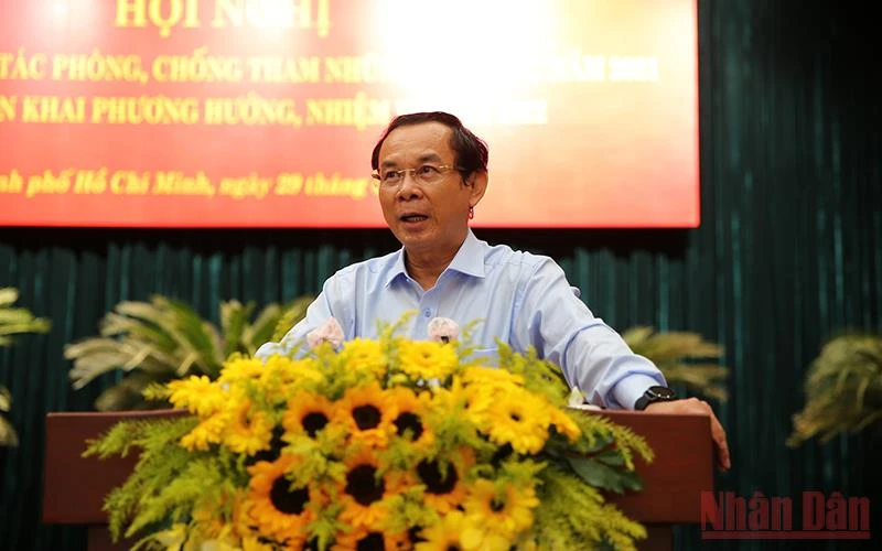 Đồng chí Nguyễn Văn Nên, Ủy viên Bộ Chính trị, Bí thư Thành ủy Thành phố Hồ Chí Minh, phát biểu kết luận hội nghị.