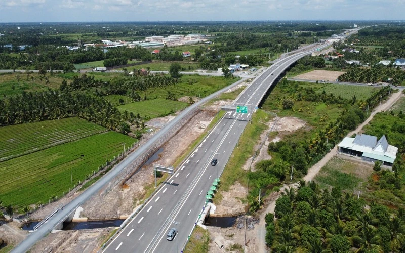 Tuyến đường cao tốc Trung Lương-Mỹ Thuận đã cơ bản hoàn thành.