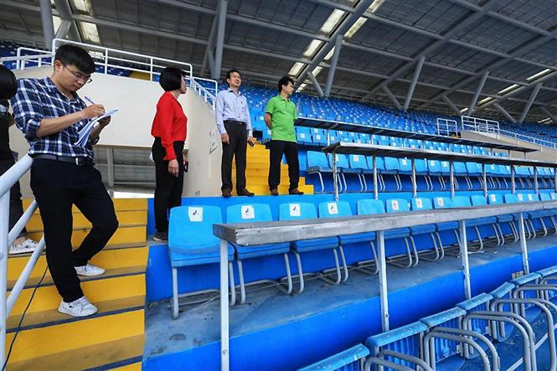 Đoàn công tác của Tổng cục Thể dục Thể thao kiểm tra các địa điểm thi đấu SEA Games 31 tại Hà Nội, chiều 24/4/2022. (Ảnh: Tuấn Anh/TTXVN)
