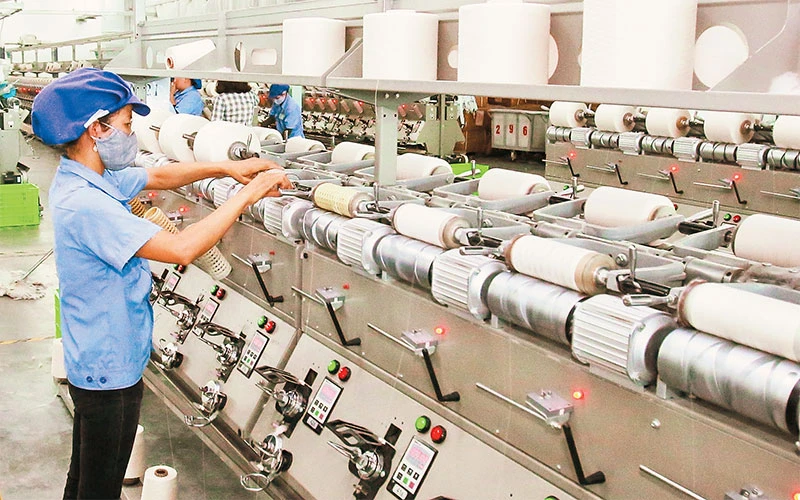 Dây chuyền sản xuất sợi tại Công ty TNHH Dệt nhuộm Jasan Việt Nam, Khu công nghiệp Phố Nối B, tỉnh Hưng Yên. (Ảnh MINH HÀ) 