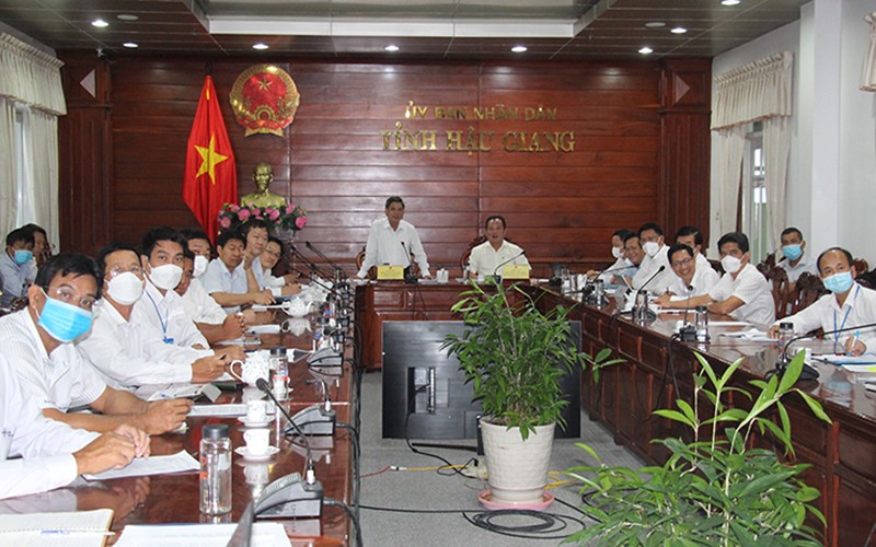 Chủ tịch UBND tỉnh Hậu Giang Đồng Văn Thanh chỉ đạo tại buổi làm việc.
