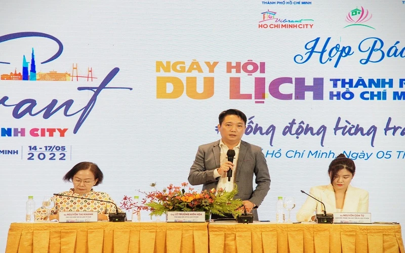 Các đại biểu giới thiệu về sự kiện Ngày hội Du lịch Thành phố Hồ Chí Minh lần thứ 18.
