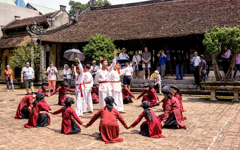 Các nghệ nhân đang biểu diễn “Hát Xoan Phú Thọ” - di sản văn hóa phi vật thể của nhân loại (Ảnh: myphutho.vn)