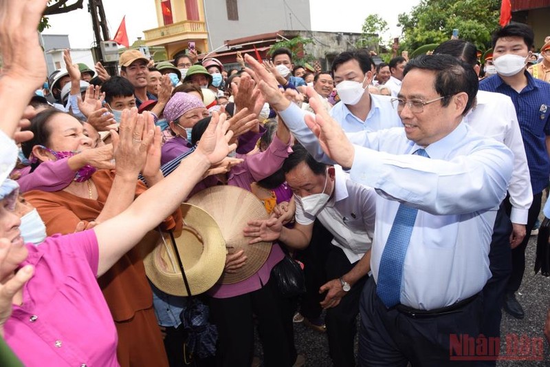 Thủ tướng Phạm Minh Chính với nhân dân xã Nam Cường, huyện Tiền Hải. 
