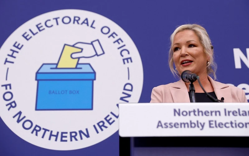 Người đứng đầu Đảng Sinn Fein ở Bắc Ireland, bà Michelle O'Neill phát biểu tại trung tâm kiểm phiếu Meadowbank ở Magherafelt, Bắc Ireland, ngày 7/5/2022. (Ảnh: Reuters)