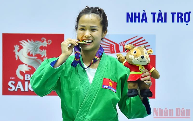 Tô Thị Trang giành Huy chương Vàng đầu tiên cho Đoàn Thể thao Việt Nam tại nội dung dưới 48 kg nữ môn Kurash chiều 10/5.