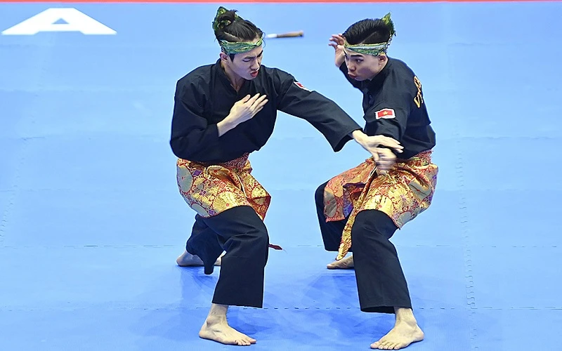 Đôi vận động viên Việt Nam Trần Tiến Danh – Lê Hồng Quân tại phần thi vòng loại nội dung đôi nam Ganda.