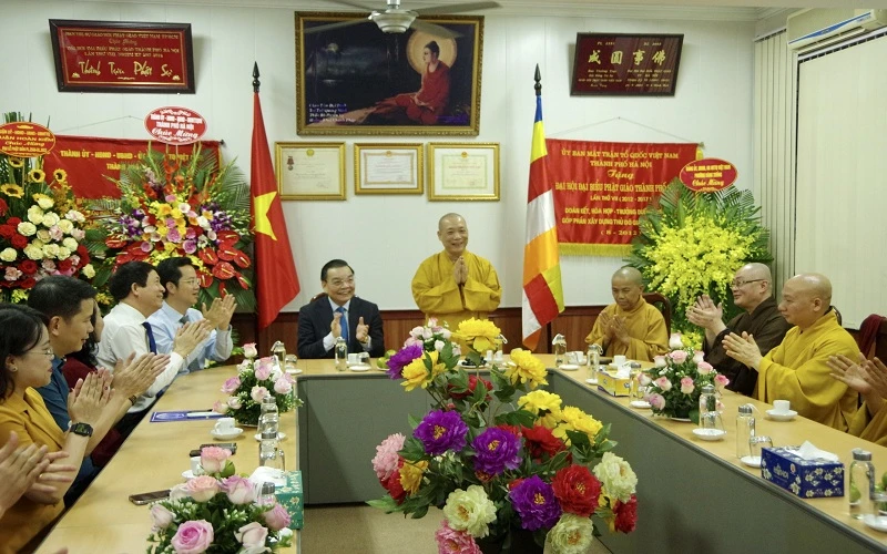 Chủ tịch UBND thành phố Hà Nội chúc mừng Giáo hội Phật giáo Việt Nam thành phố Hà Nội nhân Đai lễ Phật Đản.