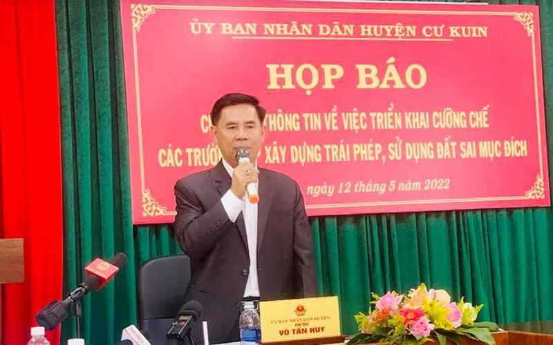 Cưỡng chế giải tỏa 64 trường hợp xây dựng trái phép, sử dụng đất sai mục đích ở huyện Cư Kuin