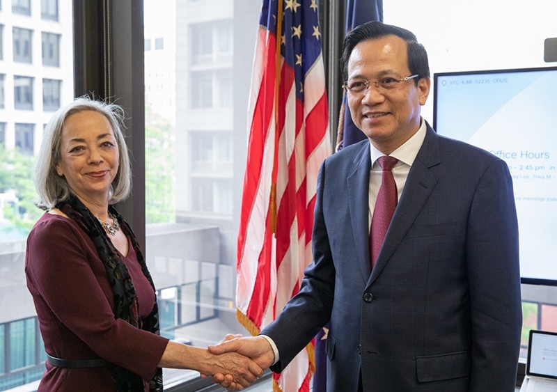 Bộ trưởng Đào Ngọc Dung và bà Thea Lee, lãnh đạo phụ trách các vấn đề lao động quốc tế Bộ Lao động Hoa Kỳ (Ảnh: Molisa).