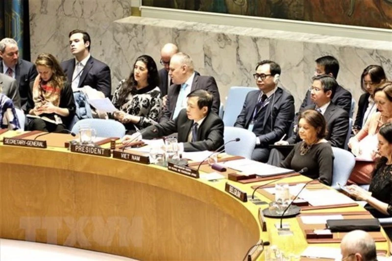 Đại sứ Đặng Đình Quý gõ búa khai mạc phiên thảo luận mở Hội đồng Bảo an Liên hợp quốc năm 2020. (Ảnh: Khắc Hiếu/TTXVN)
