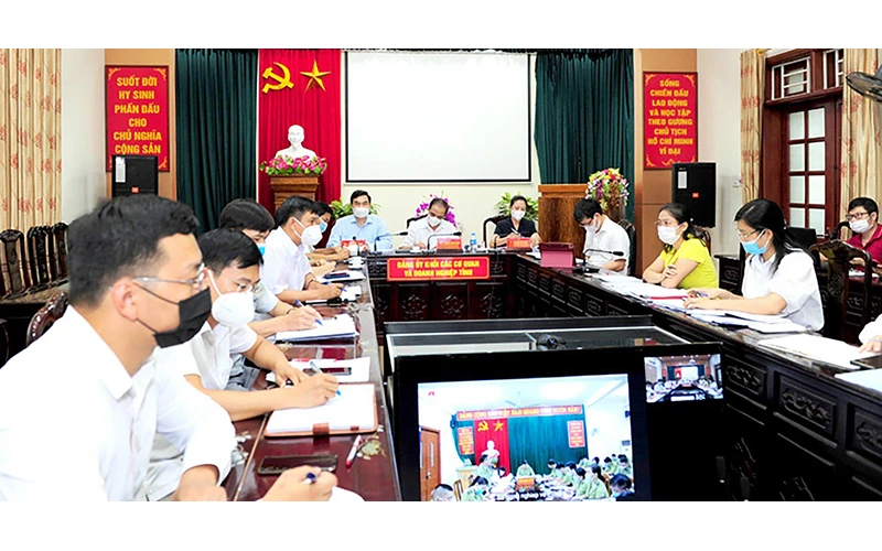 Buổi sinh hoạt chi bộ trực tuyến tại Đảng ủy Khối các cơ quan và doanh nghiệp tỉnh Tuyên Quang. Ảnh: THANH PHÚC
