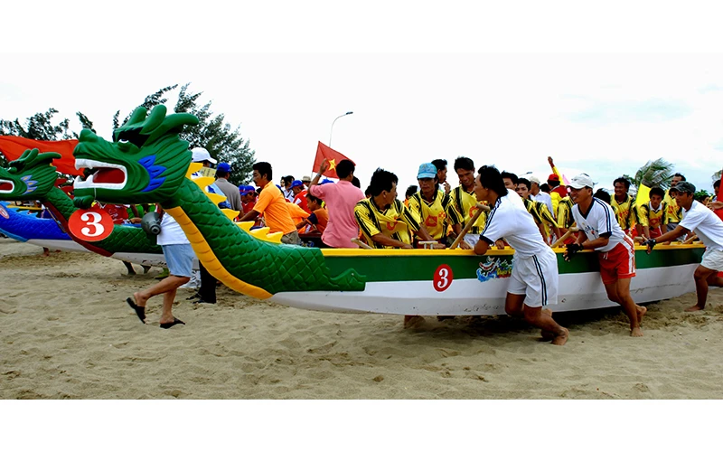 Ngày hội biển của người Chăm tại Bắc Bình, Bình Thuận. 