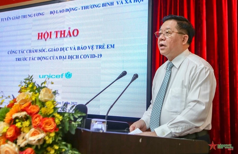 Đồng chí Nguyễn Trọng Nghĩa, Bí thư Trung ương Đảng, Trưởng ban Tuyên giáo Trung ương phát biểu tại hội thảo. (Ảnh: qdnd.vn)