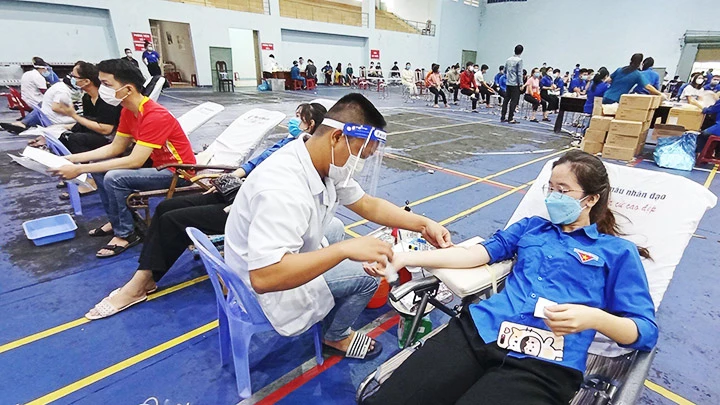 Hoạt động hiến máu hằng năm tại Đà Nẵng được đông đảo người dân tham gia.