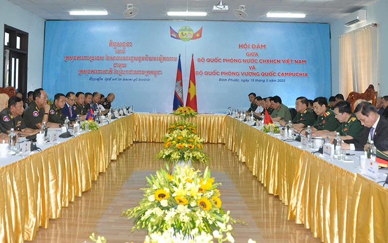 Bộ Quốc phòng Việt Nam và Bộ Quốc phòng Campuchia tổ chức tọa đàm giao lưu hữu nghị Quốc phòng biên giới Việt Nam-Campuchia lần thứ nhất.