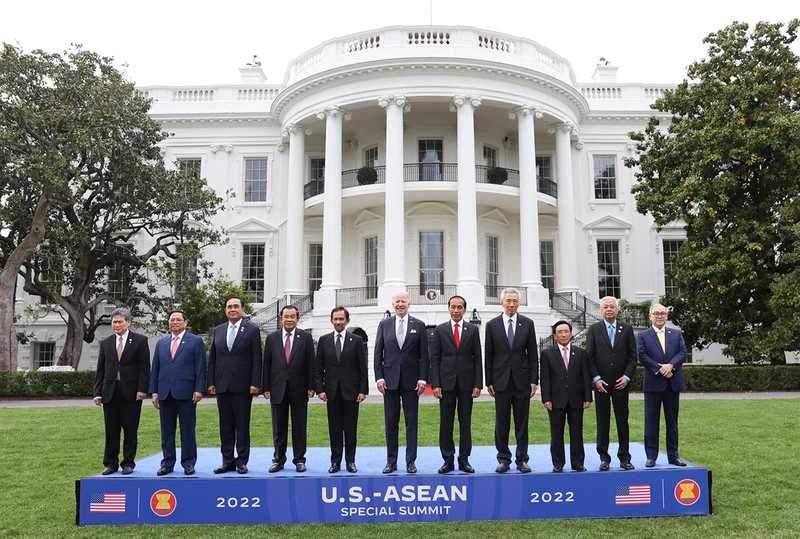 Tổng thống Hoa Kỳ Joe Biden và lãnh đạo các nước ASEAN. (Ảnh: Dương Giang/TTXVN)